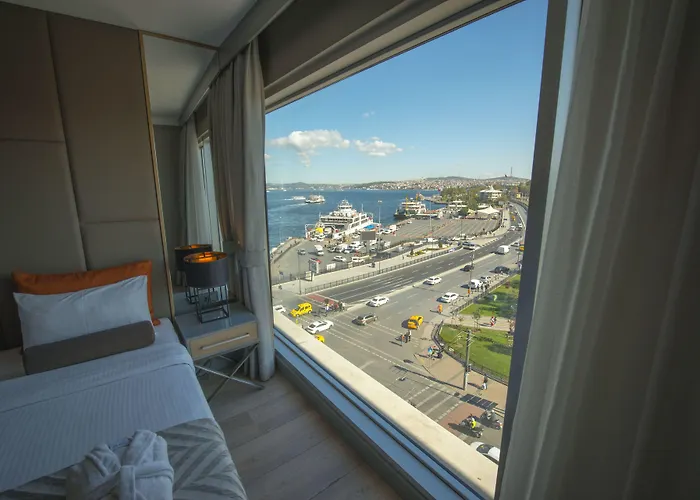 Hotel Manesol Old Bosphorus 4*