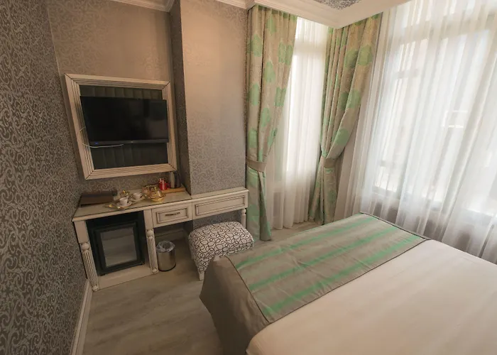 Отель Manesol Old Bosphorus 4*